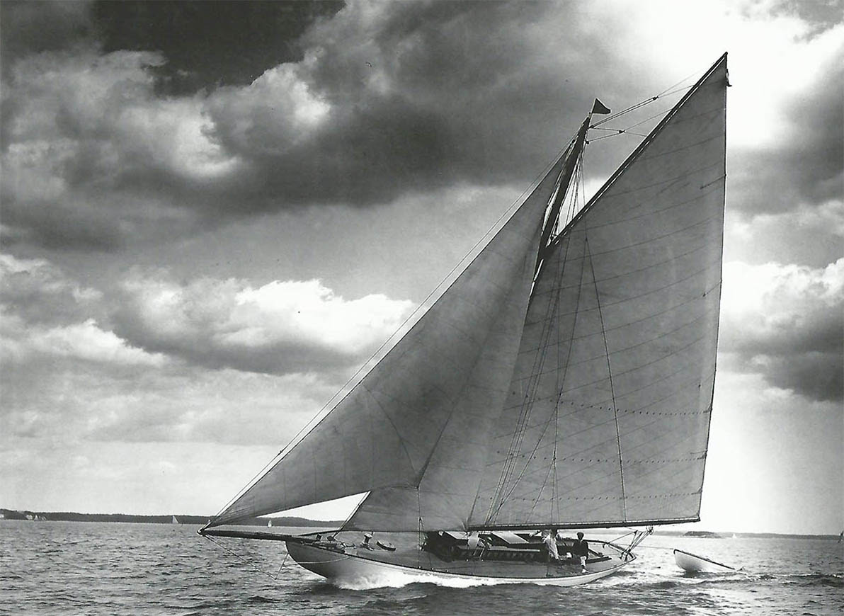 1903 Herreshoff Bar Harbor 31 JOKER